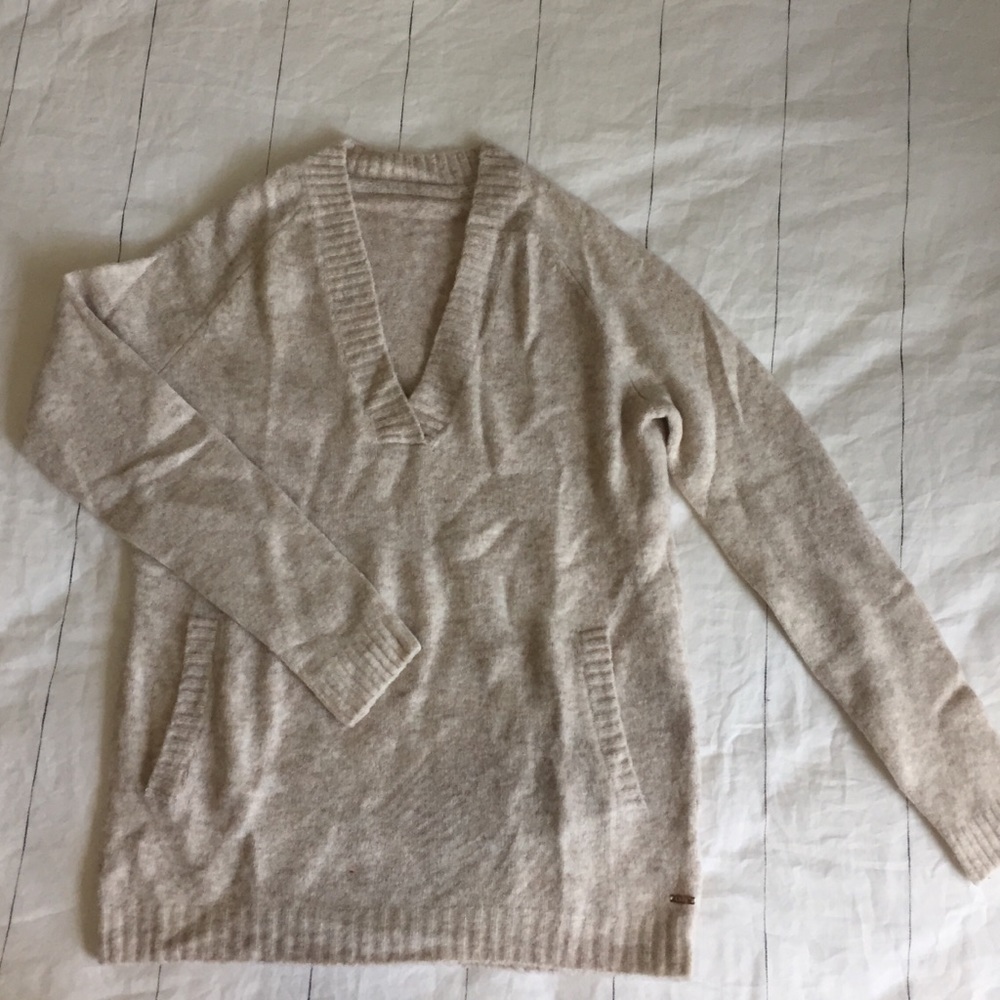 Beige v-neck soft sweater